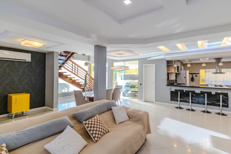 Casa de condomínio para alugar com 600m², 6 quartos e 4 vagasSala