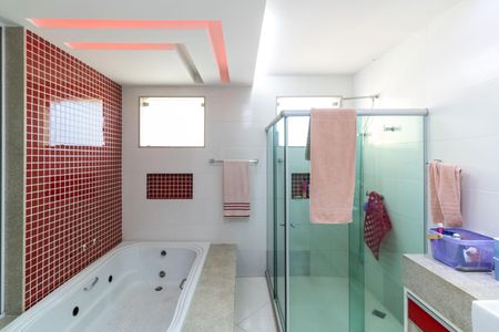 Casa de condomínio para alugar com 600m², 6 quartos e 4 vagasBanheiro Suíte 1