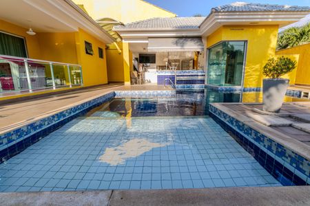 Casa de condomínio para alugar com 600m², 6 quartos e 4 vagasÁrea comum - Piscina