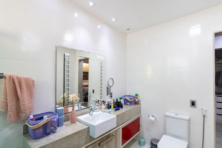 Casa de condomínio para alugar com 600m², 6 quartos e 4 vagasBanheiro Suíte 1