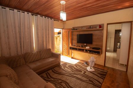 Casa à venda com 270m², 4 quartos e 2 vagasSala