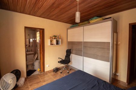 Casa à venda com 270m², 4 quartos e 2 vagasSuíte 1