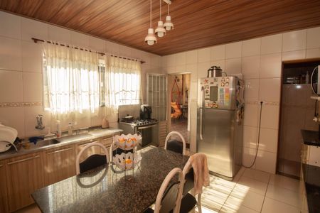 Casa à venda com 270m², 4 quartos e 2 vagasCozinha