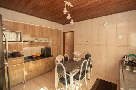 Casa à venda com 270m², 4 quartos e 2 vagasCozinha