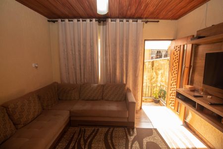 Casa à venda com 270m², 4 quartos e 2 vagasSala