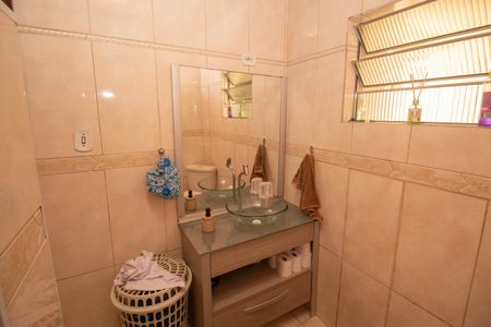 Casa à venda com 270m², 4 quartos e 2 vagasBanheiro 1