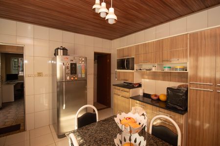 Casa à venda com 270m², 4 quartos e 2 vagasCozinha