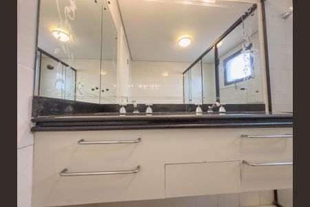 Apartamento à venda com 191m², 4 quartos e 3 vagasBanheiro da Suíte 3