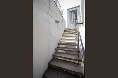 Casa à venda com 300m², 3 quartos e 2 vagas Casa à venda com 300m², 3 quartos e 2 vagasEscada da Área Externa