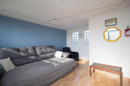 Casa à venda com 300m², 3 quartos e 2 vagas Casa à venda com 300m², 3 quartos e 2 vagasSala de TV