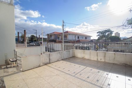 Casa à venda com 300m², 3 quartos e 2 vagas Casa à venda com 300m², 3 quartos e 2 vagasTerraço