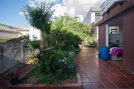 Casa à venda com 300m², 3 quartos e 2 vagas Casa à venda com 300m², 3 quartos e 2 vagasÁrea Externa