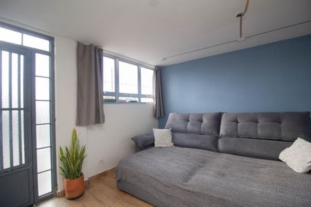 Casa à venda com 300m², 3 quartos e 2 vagas Casa à venda com 300m², 3 quartos e 2 vagasSala de TV