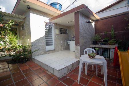 Casa à venda com 300m², 3 quartos e 2 vagas Casa à venda com 300m², 3 quartos e 2 vagasEdícula