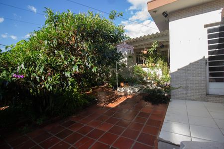 Casa à venda com 300m², 3 quartos e 2 vagas Casa à venda com 300m², 3 quartos e 2 vagasÁrea Externa