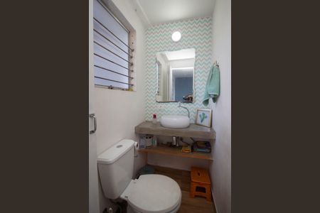 Casa à venda com 300m², 3 quartos e 2 vagas Casa à venda com 300m², 3 quartos e 2 vagasLavabo