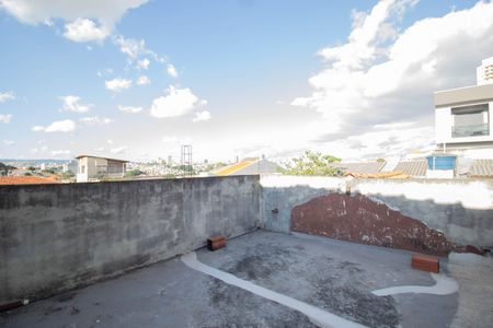 Casa à venda com 300m², 3 quartos e 2 vagas Casa à venda com 300m², 3 quartos e 2 vagasTerraço