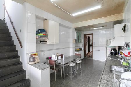 Casa à venda com 231m², 4 quartos e 4 vagas Casa à venda com 231m², 4 quartos e 4 vagasCozinha
