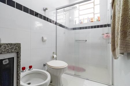 Casa à venda com 231m², 4 quartos e 4 vagas Casa à venda com 231m², 4 quartos e 4 vagasBanheiro da suíte