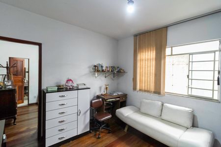 Casa à venda com 231m², 4 quartos e 4 vagas Casa à venda com 231m², 4 quartos e 4 vagasQuarto