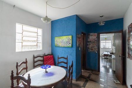 Casa à venda com 231m², 4 quartos e 4 vagas Casa à venda com 231m², 4 quartos e 4 vagasSala 1