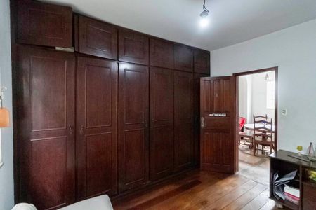 Casa à venda com 231m², 4 quartos e 4 vagas Casa à venda com 231m², 4 quartos e 4 vagasQuarto