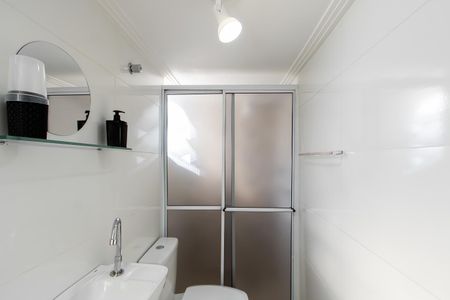 Banheiro de kitnet/studio para alugar com 1 quarto, 25m² em Vila Nhocuné, São Paulo