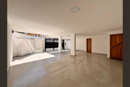 Casa para alugar com 227m², 3 quartos e 2 vagas Casa para alugar com 227m², 3 quartos e 2 vagasGaragem