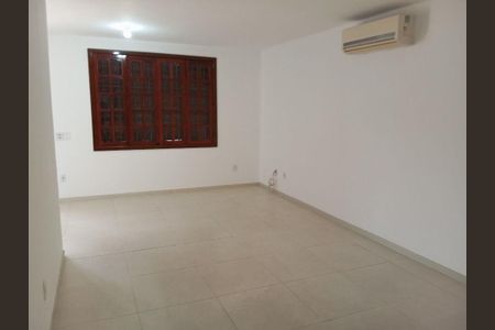 Casa à venda com 243m², 3 quartos e 2 vagas