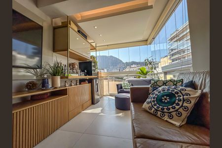 Apartamento à venda com 102m², 4 quartos e 2 vagasVaranda