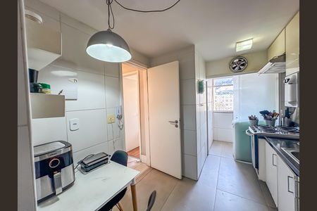 Apartamento à venda com 102m², 4 quartos e 2 vagasCozinha