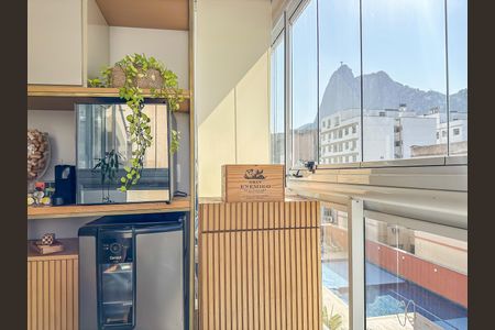 Apartamento à venda com 102m², 4 quartos e 2 vagasVaranda