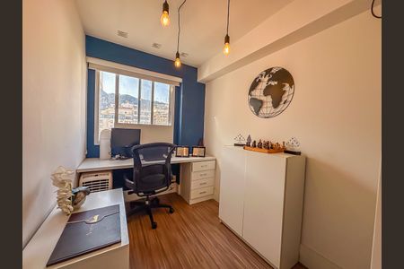 Apartamento à venda com 102m², 4 quartos e 2 vagasEscritório