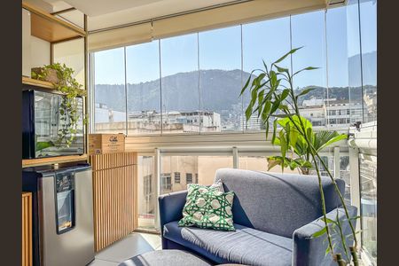 Apartamento à venda com 102m², 4 quartos e 2 vagasVaranda