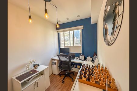 Apartamento à venda com 102m², 4 quartos e 2 vagasEscritório