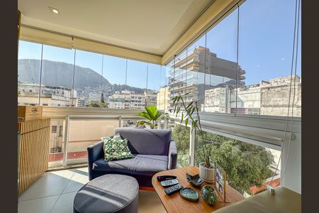 Apartamento à venda com 102m², 4 quartos e 2 vagasVaranda