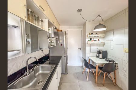 Apartamento à venda com 102m², 4 quartos e 2 vagasCozinha