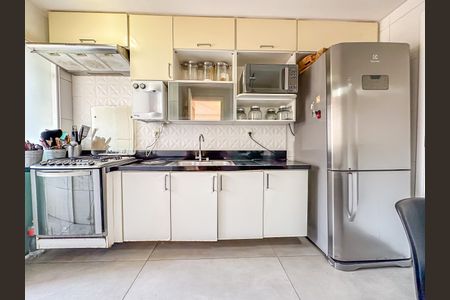 Apartamento à venda com 102m², 4 quartos e 2 vagasCozinha