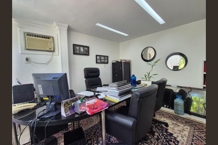 Casa para alugar com 536m², 4 quartos e 2 vagasEscritório