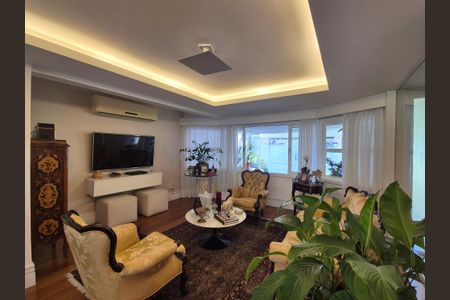 Casa para alugar com 536m², 4 quartos e 2 vagasSala