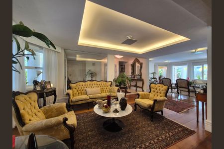 Casa para alugar com 536m², 4 quartos e 2 vagasSala