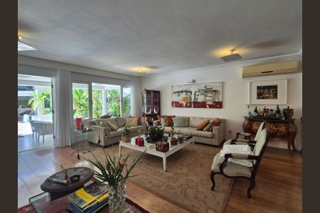 Casa para alugar com 536m², 4 quartos e 2 vagasSala