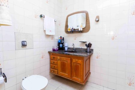 Casa à venda com 304m², 3 quartos e 2 vagasBanheiro 