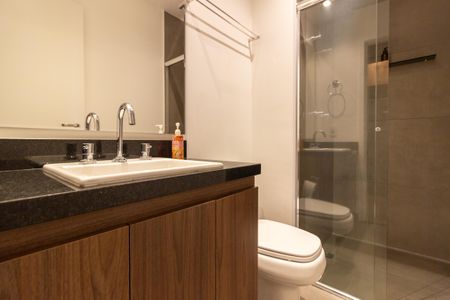 Studio para alugar com 33m², 1 quarto e 1 vaga Studio para alugar com 33m², 1 quarto e 1 vagaBanheiro