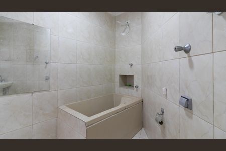 Casa para alugar com 300m², 6 quartos e 7 vagasBanheiro 2