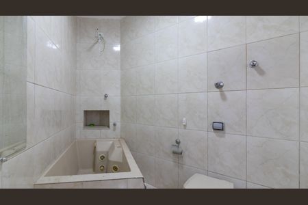 Casa para alugar com 300m², 6 quartos e 7 vagasBanheiro 2