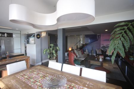 Apartamento à venda com 130m², 2 quartos e 3 vagasSala