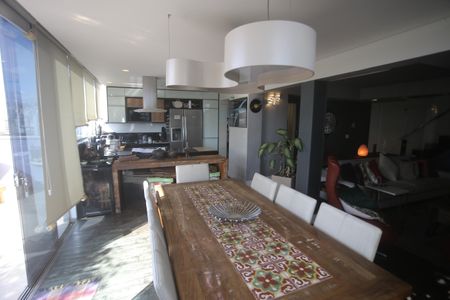 Apartamento à venda com 130m², 2 quartos e 3 vagasSala