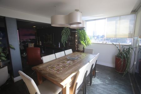 Apartamento à venda com 130m², 2 quartos e 3 vagasSala