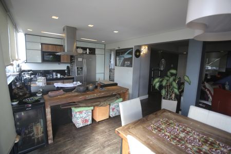 Apartamento à venda com 130m², 2 quartos e 3 vagasSala